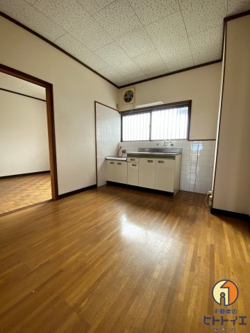 江口ハイツの居間・リビング|ダイニングキッチンです