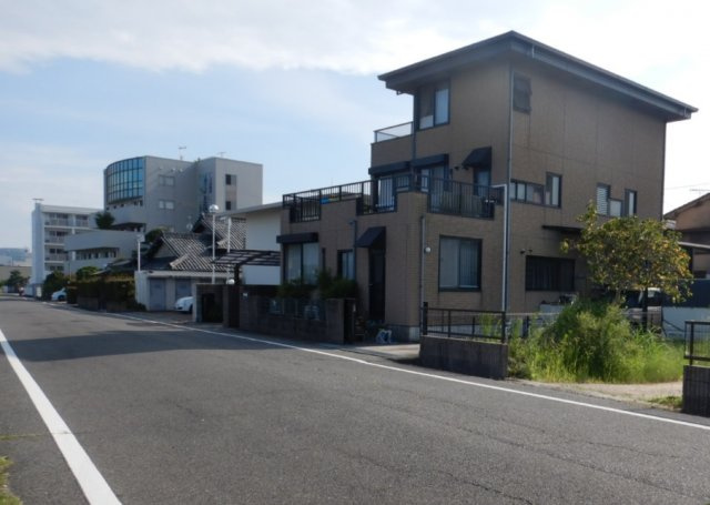 岡山市北区兵団　3階建の外観