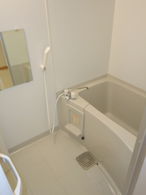 リーベンルーチェ【10，000円キャッシュバック対象物件】の浴室|日々の疲れを癒すお風呂付です