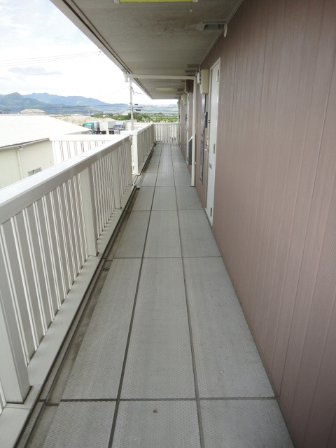 リーベンルーチェ【10，000円キャッシュバック対象物件】のロビー|落ち着いたロビーです