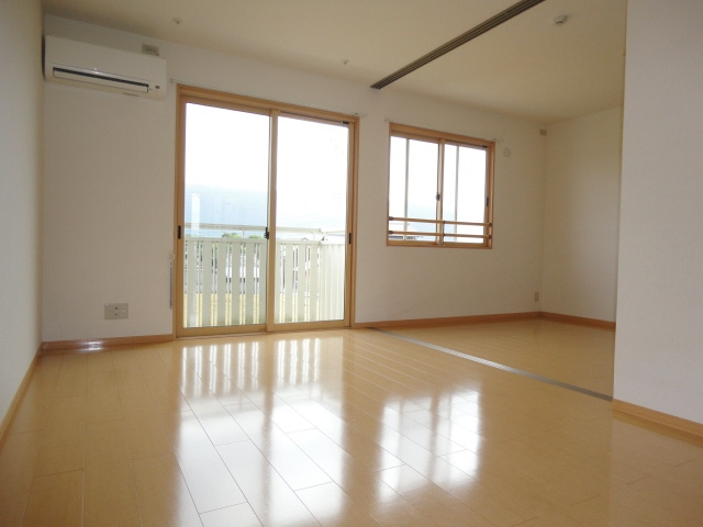 リーベンルーチェ【10，000円キャッシュバック対象物件】の居間・リビング|ゆったり過ごせるリビングです