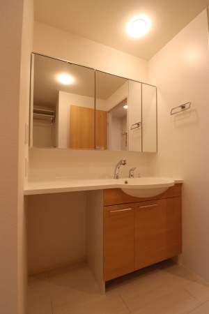 グランドラピネス【10，000円キャッシュバック対象物件】の独立洗面台|朝の身支度には欠かせない独立洗面化粧台