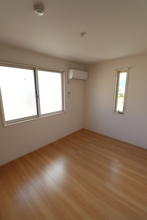 グランドラピネス【10，000円キャッシュバック対象物件】の寝室|広くて明るい寝室