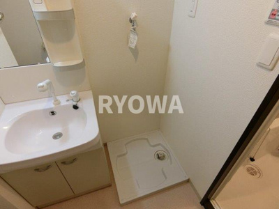 【洗面所】 | コンフォール綾瀬 | 掲載の写真は退去前の写真となります。