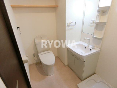 【トイレ】 | コンフォール綾瀬 | 掲載の写真は退去前の写真となります。