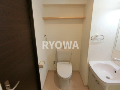 【トイレ】 | コンフォール綾瀬 | 掲載の写真は退去前の写真となります。