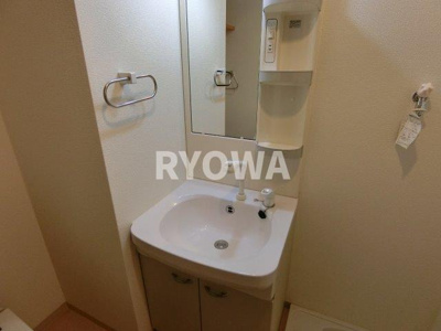 【洗面所】 | コンフォール綾瀬 | 掲載の写真は退去前の写真となります。