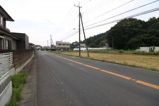 足利市菅田町の売地の前面道路含む現地写真