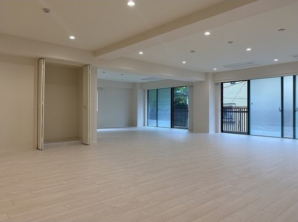 港区西麻布４丁目の賃貸マンションの居間・リビング