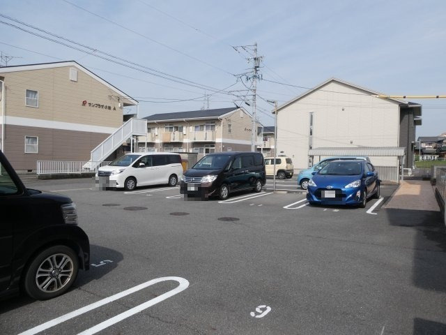 リヴィエールの駐車場