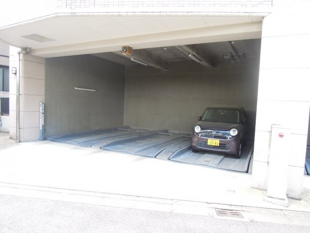 ビブレ新橋の駐車場