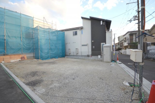 クロワールタウン東羽衣の外観|令和3年10月　ご契約済みの区画で新築工事が進んでいます