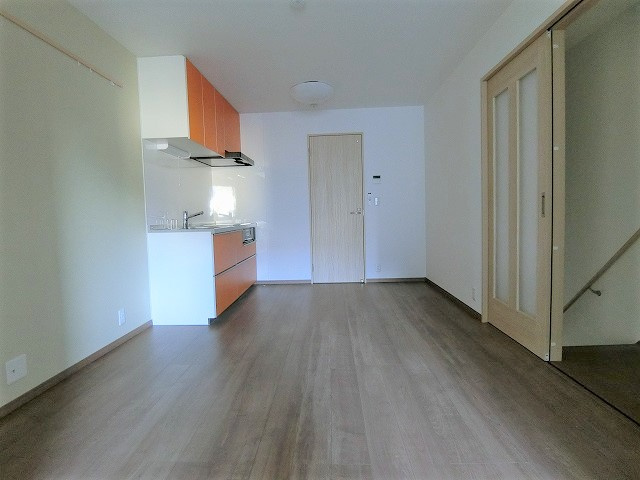 昭島市松原町２丁目のアパートの居間・リビング