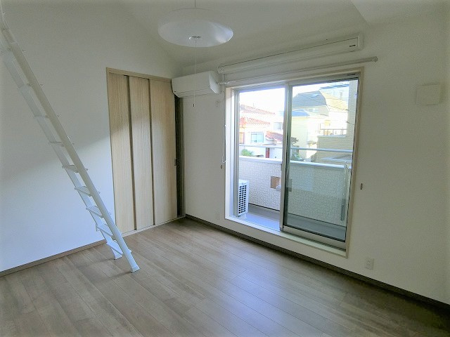 昭島市松原町２丁目のアパートの寝室