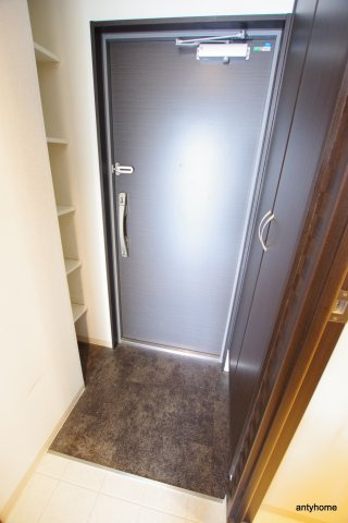 ドルチェヴィータ1　仲介手数料無料の玄関