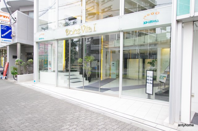 ドルチェヴィータ1　仲介手数料無料のエントランス