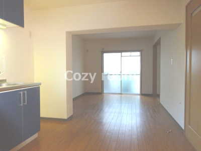 【居間・リビング】 | 光陽マンション | ゆったりとしたリビングダイニングキッチンです。