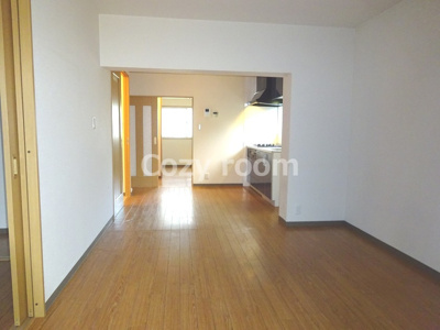 【居間・リビング】 | 光陽マンション | ゆったり過ごせる居間です