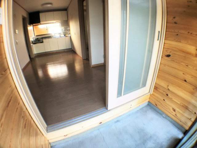 荒井早川借家の玄関