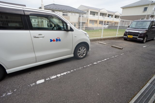 ハイツシャトルの駐車場