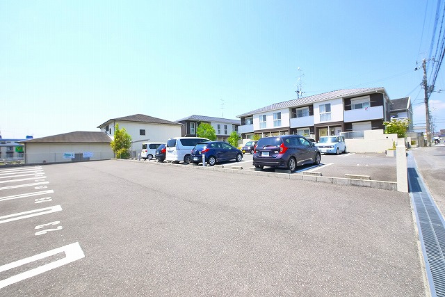 ヴィルヌーブA（大安寺）の駐車場|駐車場完備です（契約必要）