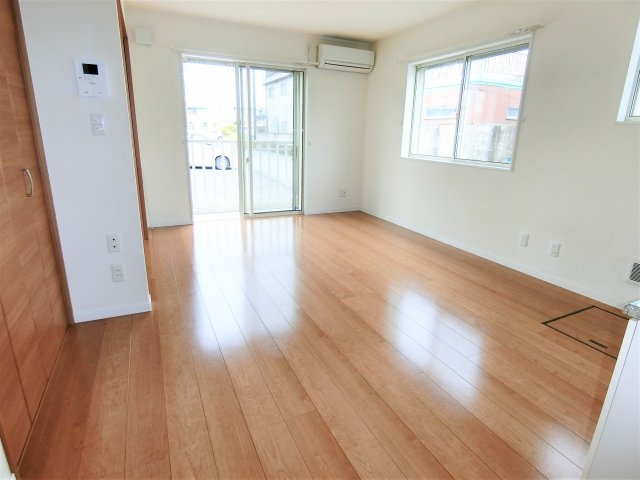 パークハイツE棟の居間・リビング