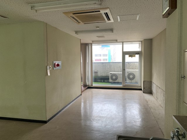 売りビル　東中央２丁目（南向き、５F建て、住居区あり）の内装
