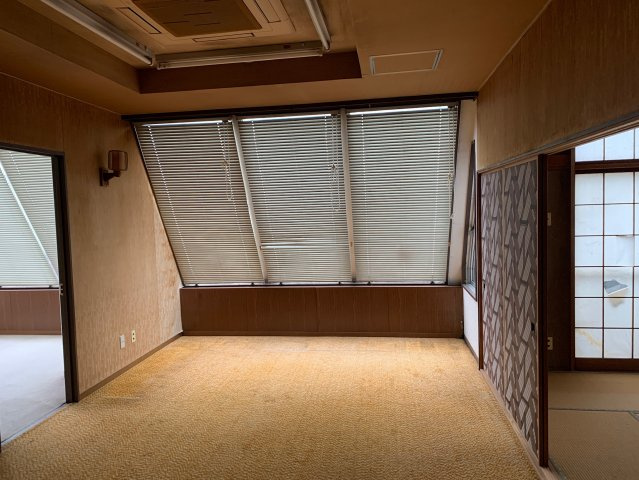 売りビル　東中央２丁目（南向き、５F建て、住居区あり）の洋室