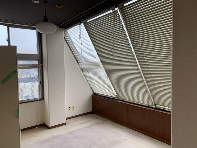 売りビル　東中央２丁目（南向き、５F建て、住居区あり）の洋室