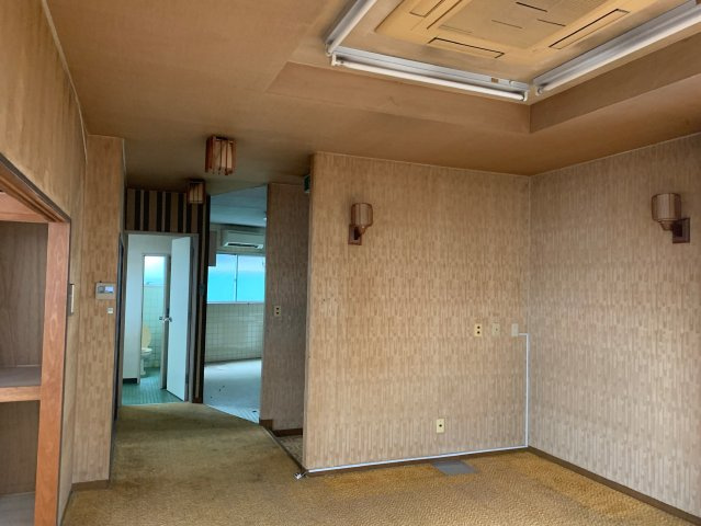 売りビル　東中央２丁目（南向き、５F建て、住居区あり）の洋室