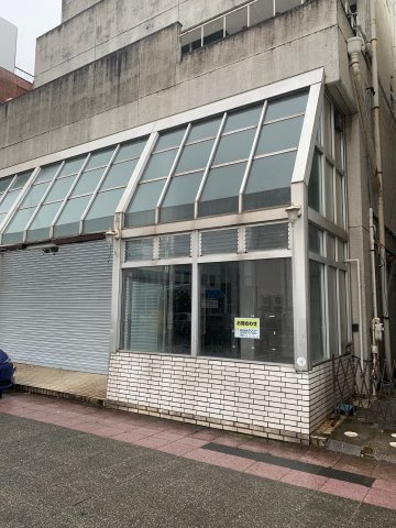 売りビル　東中央２丁目（南向き、５F建て、住居区あり）の外観