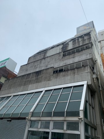 売りビル　東中央２丁目（南向き、５F建て、住居区あり）の外観