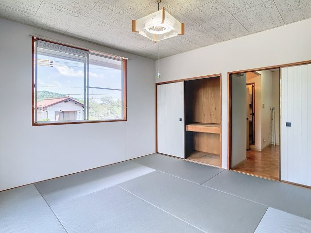 山景色の醍醐味の和室|大きな収納もあります♪