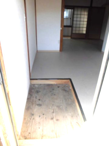 小西ジュールの玄関