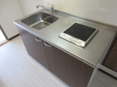 GARNET RESIDENCE MIYAのキッチン|ＩＨ1口キッチン