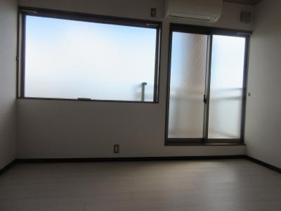 GARNET RESIDENCE MIYAの居間・リビング|洋室