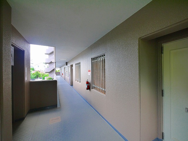 ハイロイヤル西大寺のロビー