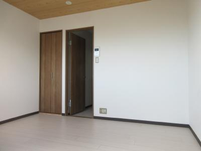 GARNET RESIDENCE MIYAの子供部屋|洋室