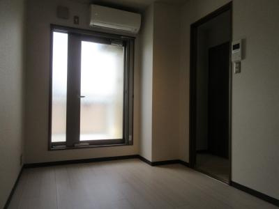 GARNET RESIDENCE MIYAの居間・リビング|洋室