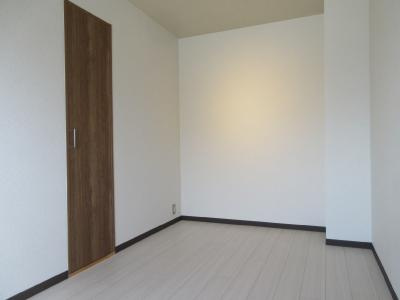 GARNET RESIDENCE MIYAの子供部屋|洋室