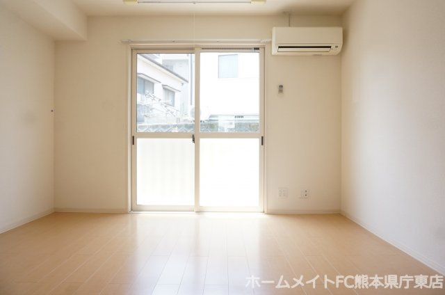 熊本市東区健軍本町のアパートの居間・リビング