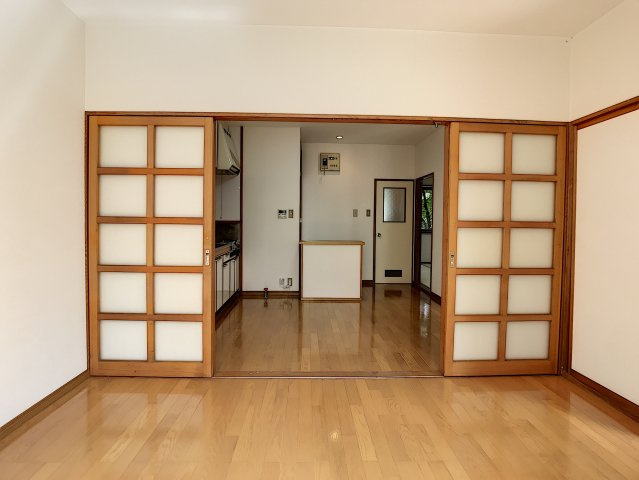 [Wi-Fi] 光と風と 青と蒼の洋室|大きな窓と綺麗なフローリング