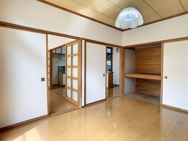 [Wi-Fi] 光と風と 青と蒼の洋室|清潔感のある真っ白な壁