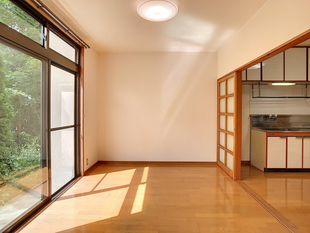 [Wi-Fi] 光と風と 青と蒼のキッチン|お部屋の中心にある明るいダイニングキッチン