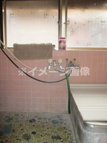 肥前町鶴牧売家の浴室