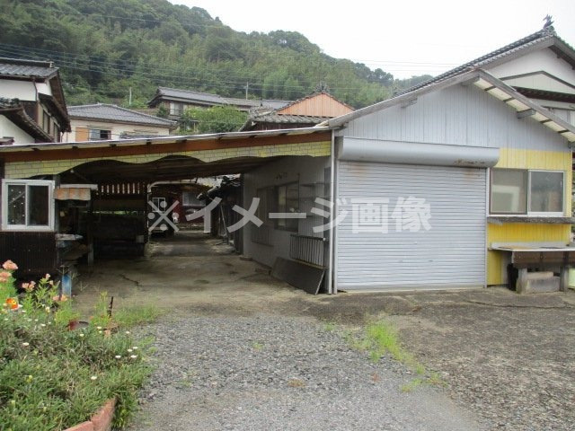 肥前町鶴牧売家の外観