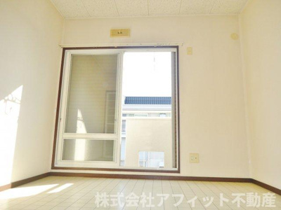 【居間・リビング】 | ファミール泉　B | ※左右反転イメージ