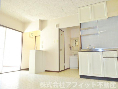 【キッチン】 | ファミール泉　B | ※左右反転イメージ