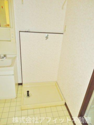 【その他】 | ファミール泉　B | 室内洗濯機置場　※左右反転イメージ