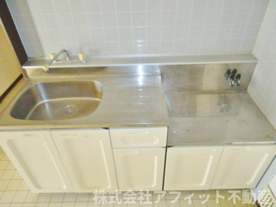 【キッチン】 | ファミール泉　B | ※左右反転イメージ